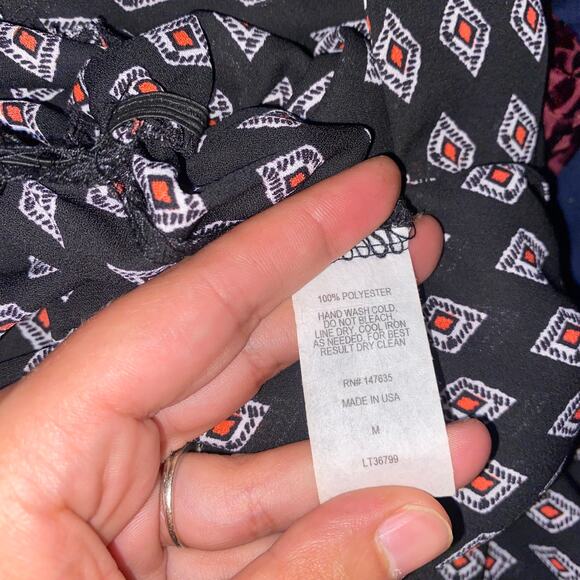 Romeo & Juliet Couture Geometric Sleeveless Surplice Jumpsuit Womens Size Medium - Picture 6 of 6